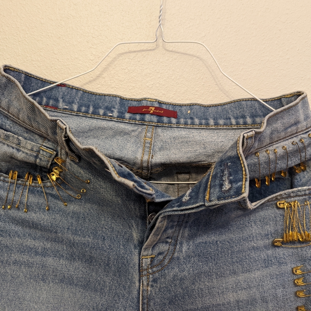 Jeans - Picture 2 of 3